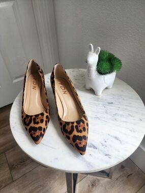 YDN Leopard Print Pointed Toe Pumps - Tan/Black